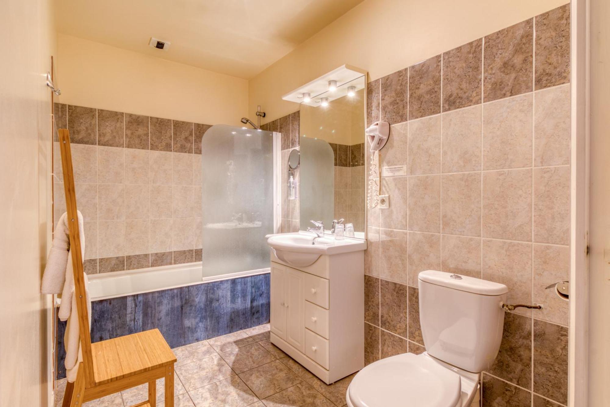 Brit Hotel Le Cygne Saint-Hilaire-du-Harcouët Εξωτερικό φωτογραφία